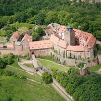 Das Bild zeigt die Burg Breuberg von oben
