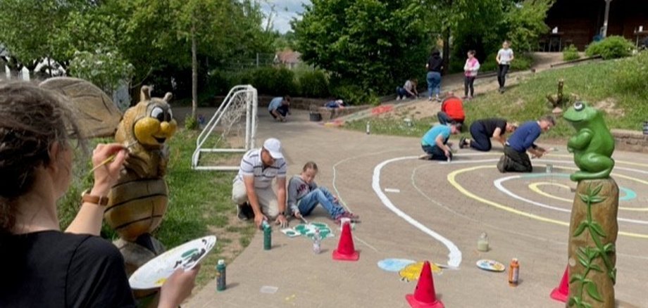Foto Schulhof Grundschule Weiten-Gesäß