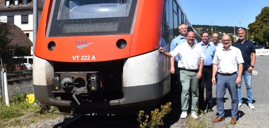 Foto Odenwaldbahn mit Landrat und Erstem Kreisbeigeordneten