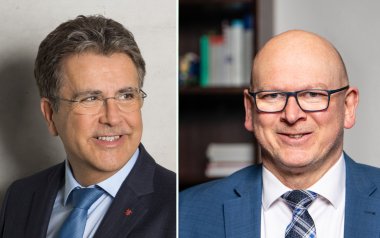 Das Foto zeigt den Kreistagsvorsitzenden Rüdiger Holschuh und Landrat Frank Matiaske.