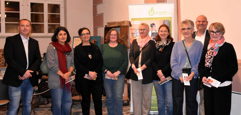 Das Foto zeigt Ehrenamtliche einer Hospiz-Gruppe bei der Ehrenamts-Card-Verleihung.