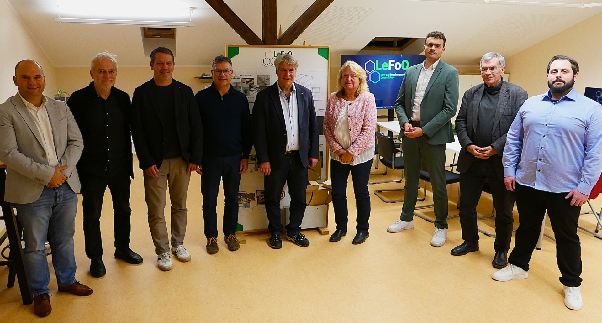 Das Foto zeigt die Gründungsmitglieder des Fördervereins des LefoO.