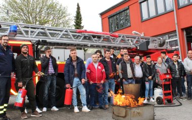 Das Foto zeigt eine Maßnahme zur Berufsintegration für Migrantinnen und Migranten bei der Feuerwehr in Erbach