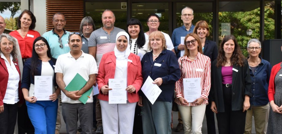 Foto Übergabe Zertifikate für Integrationslotsende