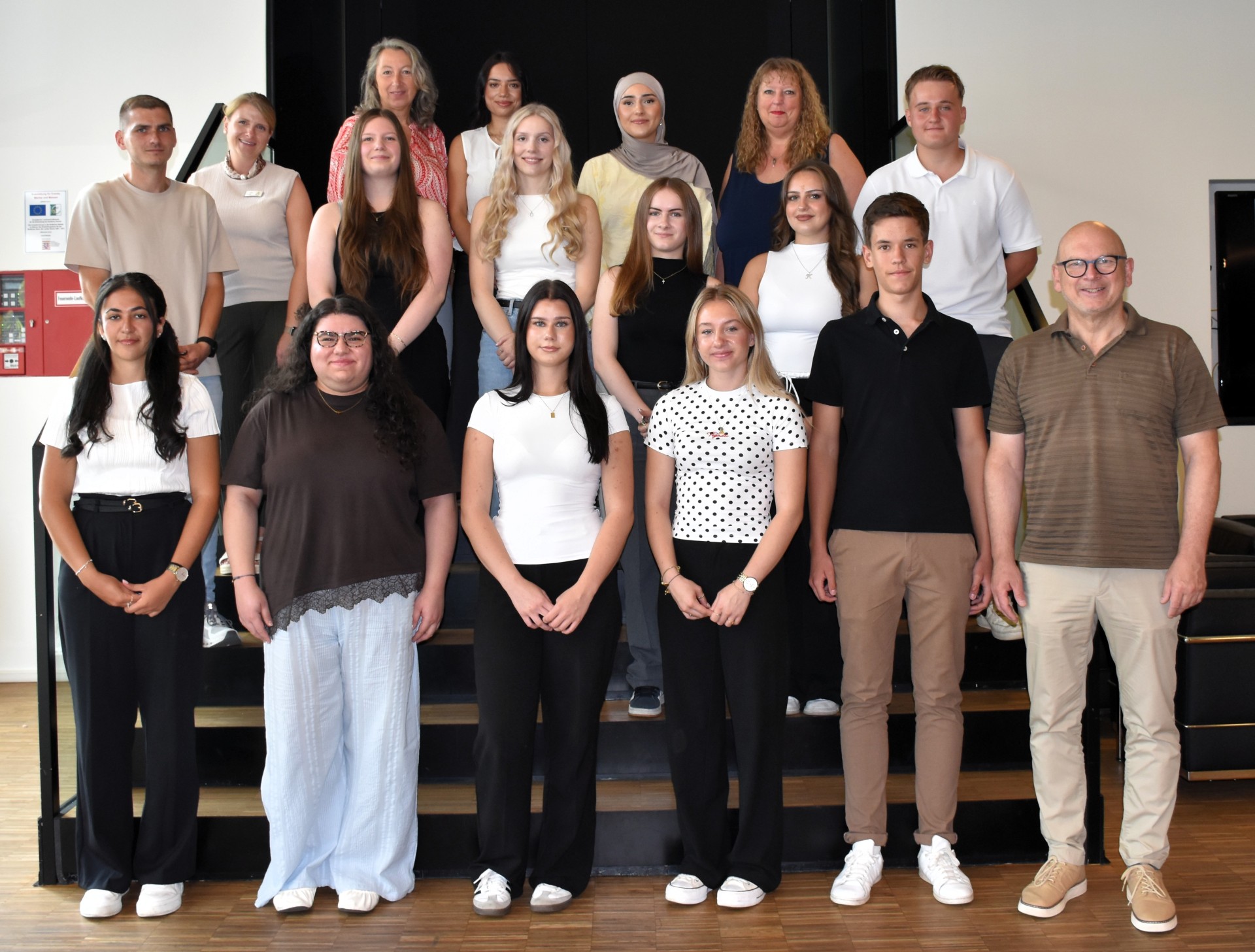 Foto neue Azubis und Studierende 
