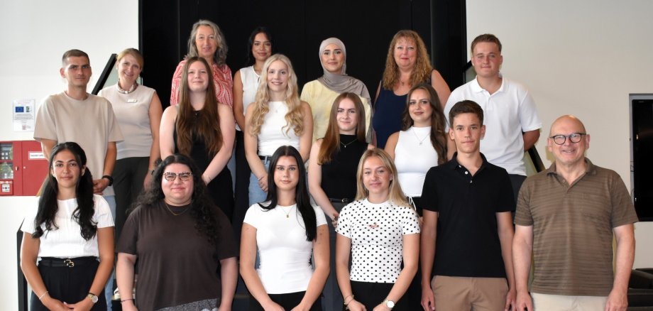 Neue Azubis und Studierende Foto neue Azubis und Studierende