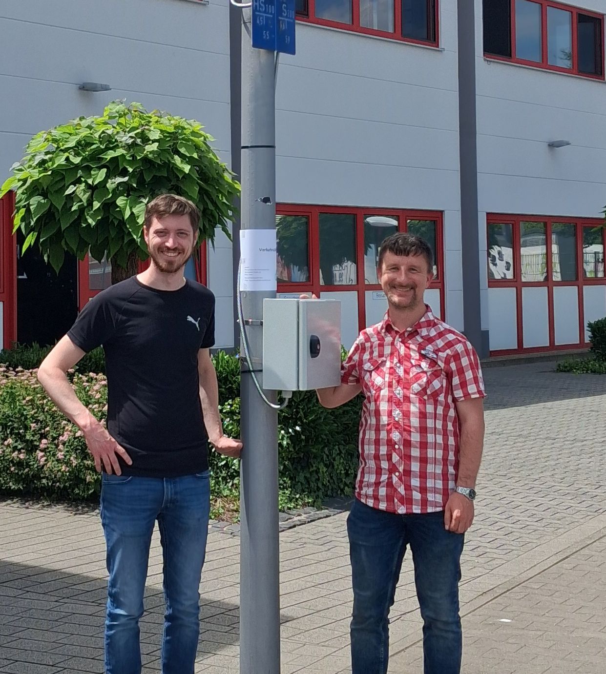 2 Personen mit Zählgerät