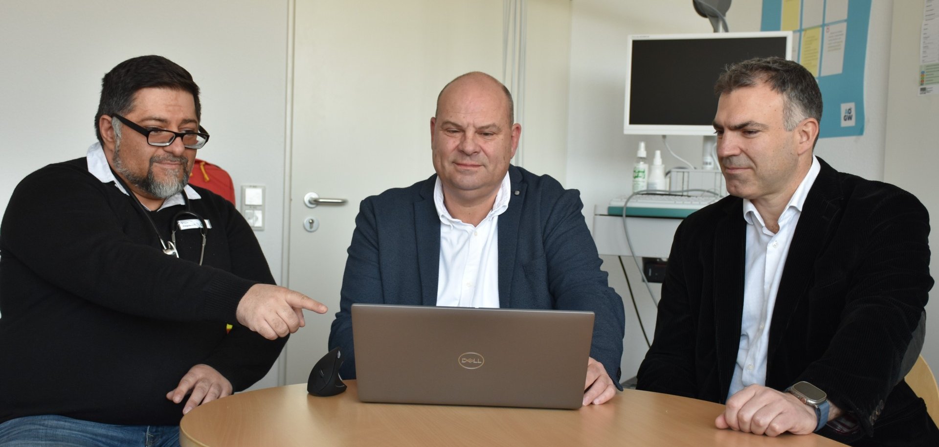 Im Gespräch: der kommissarische Amtsleiter Eren Dagdelen, der Erste Kreisbeigeordnete Oliver Grobeis und Hauptabteilungsleiter Bernhard Hering